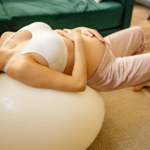 Czy ból brzucha na początku ciąży jest podobny do bólu menstruacyjnego?